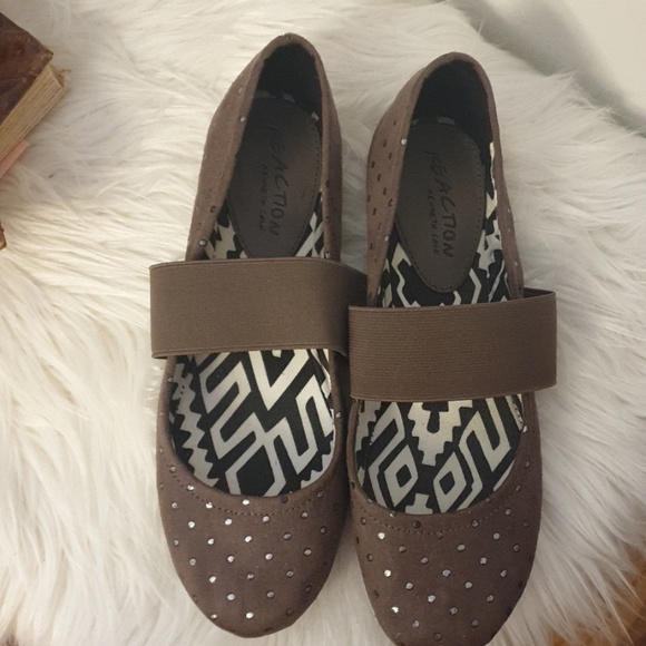 Kenneth Cole Reaction Flats - Picture 2 of 3